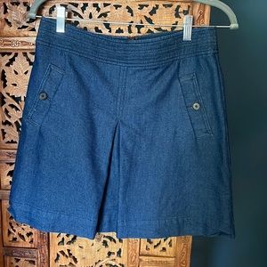 Loft denim skirt. Size 6.